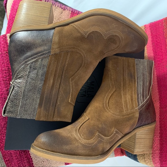 Sundance Brown & Metallic suede boots - Picture 4 of 9